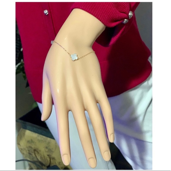 18k Solid Gold Clover Set - Picture 8 of 9